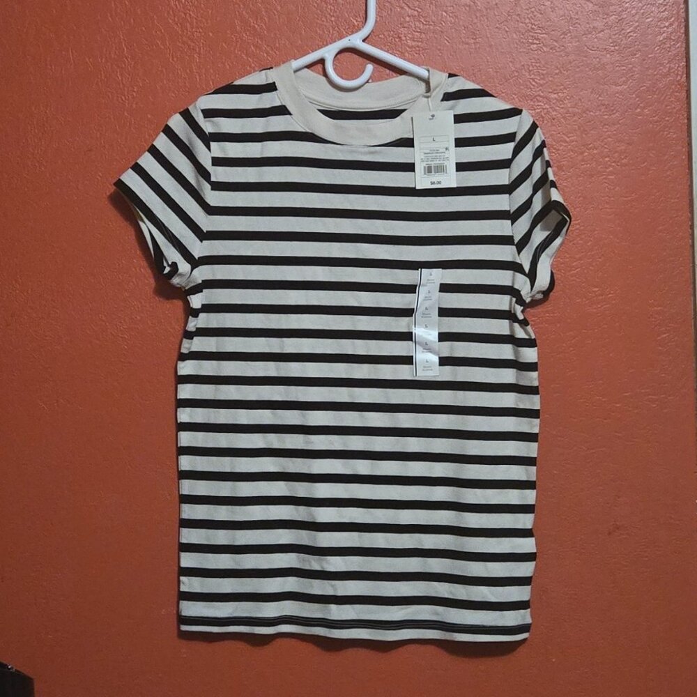 Cream & Black Striped Short Sleeve Tee – Size Large (L)